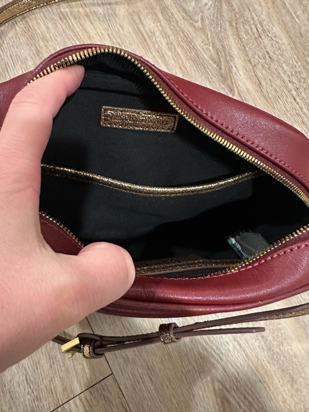Gili New Crossbody Bag in burgundy with Gold - has wallet included - Picture 6 of 6